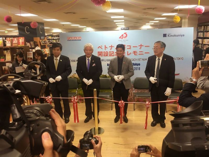 Khai trương gian hàng sách Việt tại Kinokuniya